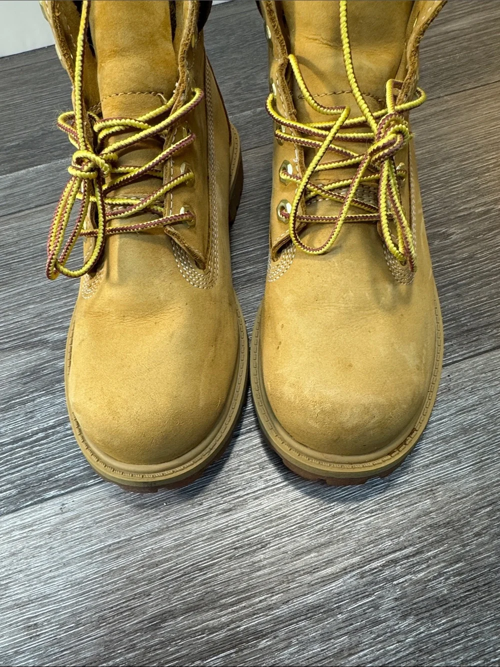 Timberland Wheat Nubuck Boots youth size 3 US/35EU (h16)